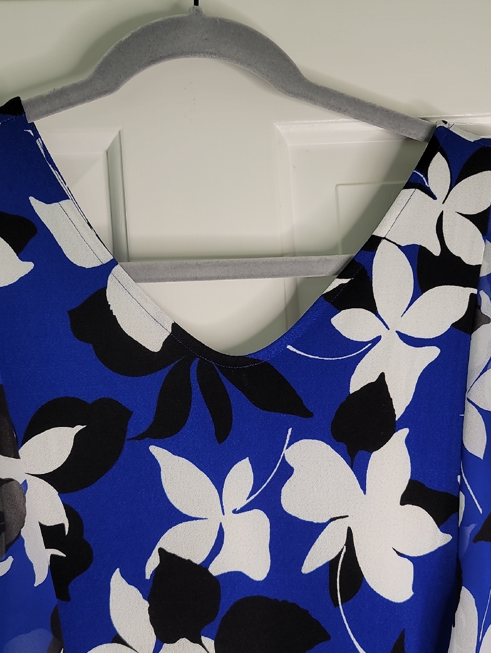 Roz & Ali Ruffle Sleeve Floral Top - Picture 2 of 12